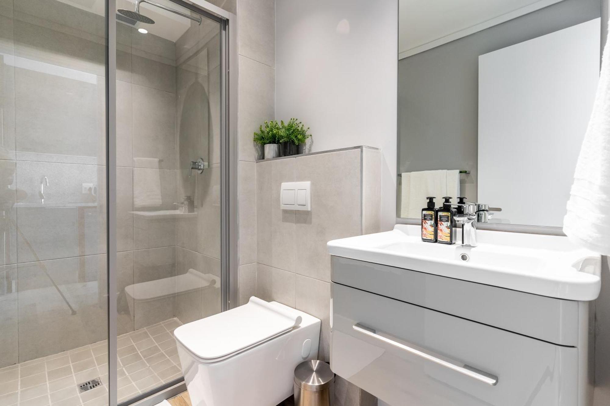 Burmeister403 - Modern 1 Bedroom Across From Ocean Kaapstad